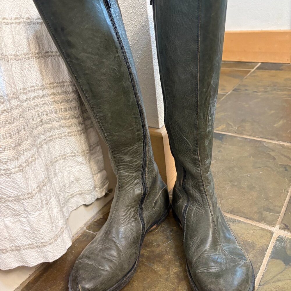 Cydwoq tall dark green boots